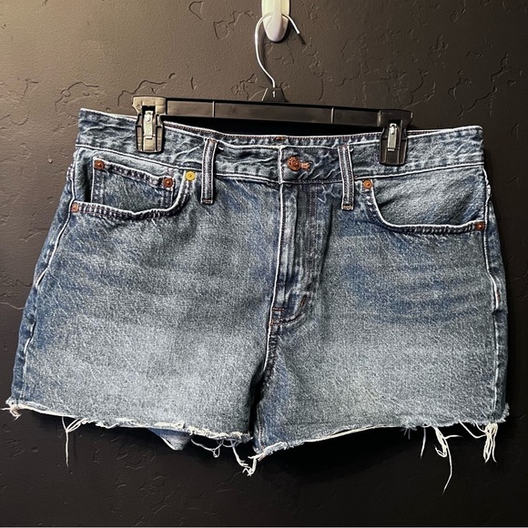 Madewell relaxed denim shorts Size: 30 Color: blue - Picture 1 of 11